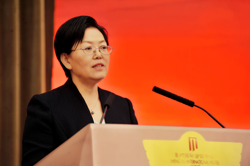 会上,济宁市技工教育集团理事长贺永红和中国重汽集团商用车有限公司